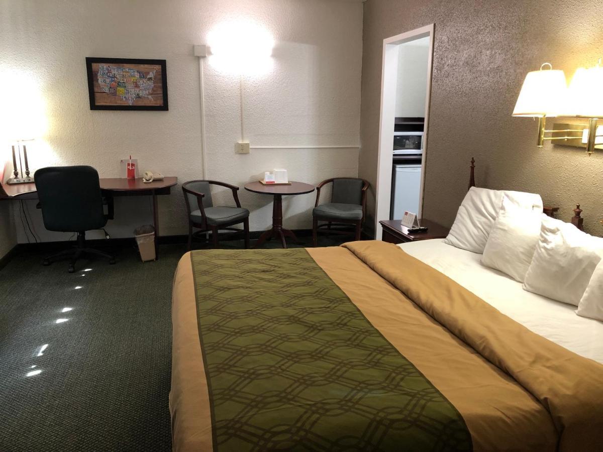 Econo Lodge Inn & Suites Wisconsin Dells Exterior foto